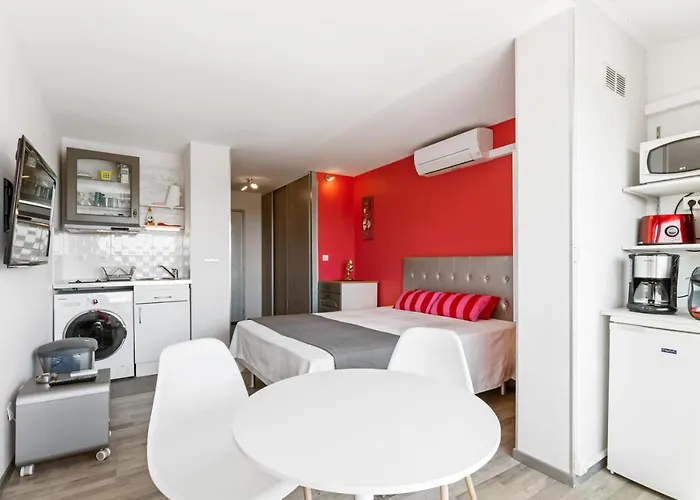 Studio Vue mer panoramique, piscine Port Vénus village naturiste