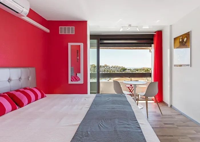 Studio Vue mer panoramique, piscine Port Vénus village naturiste